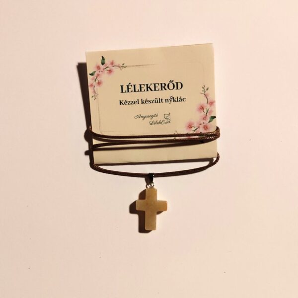 Bézs kereszt nyaklánc barna zsinóron